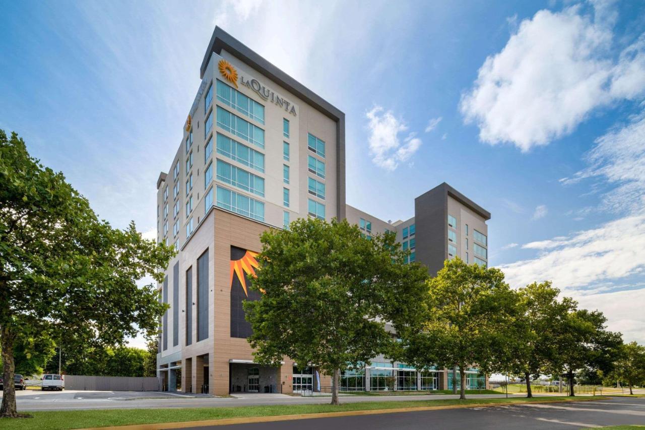 La Quinta Inn & Suites By Wyndham Nashville Downtown Stadium Extérieur photo