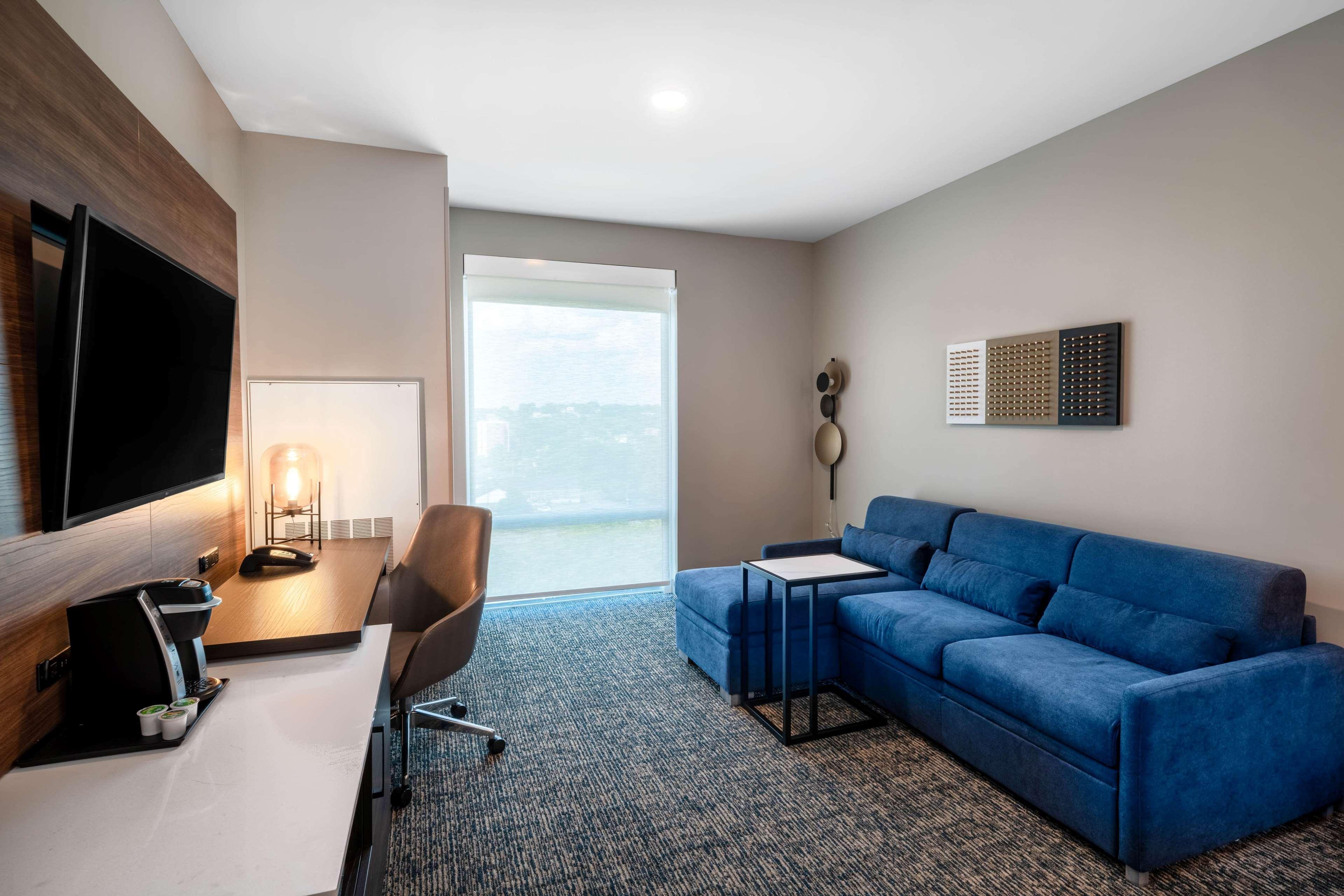 La Quinta Inn & Suites By Wyndham Nashville Downtown Stadium Extérieur photo